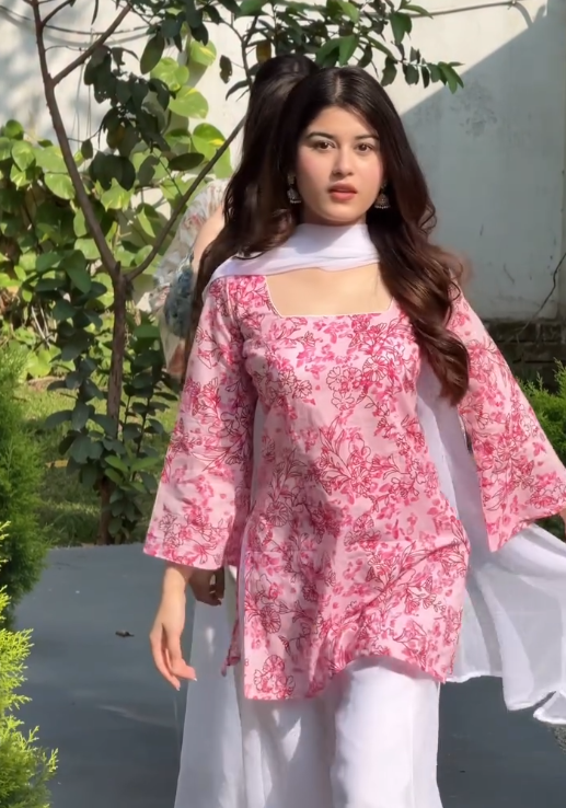 Graceful Elegance: Women’s Pink Floral Printed Viscose Rayon Kurta
