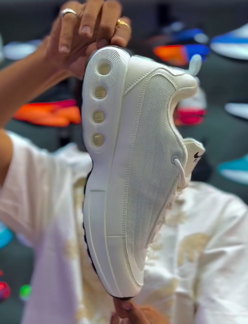 Iconic Comfort: White Nike Air Max DN Sneakers for Everyday Performance