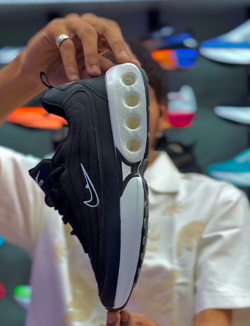 Iconic Comfort: White Nike Air Max DN Sneakers for Everyday Performance