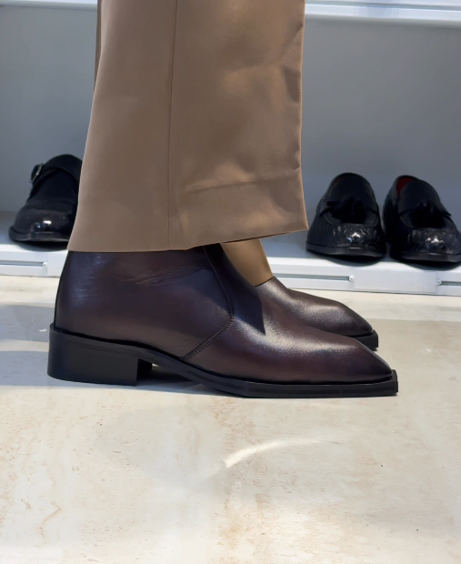 Timeless Style: Men’s Brown Leather Chelsea Boots for Classic Sophistication