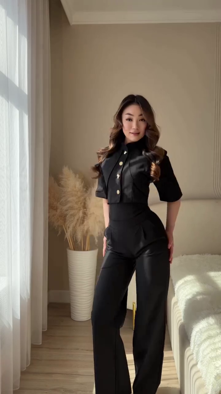 Chic & Effortless: Black Short-Sleeve Jumpsuit with Decorative Buttons