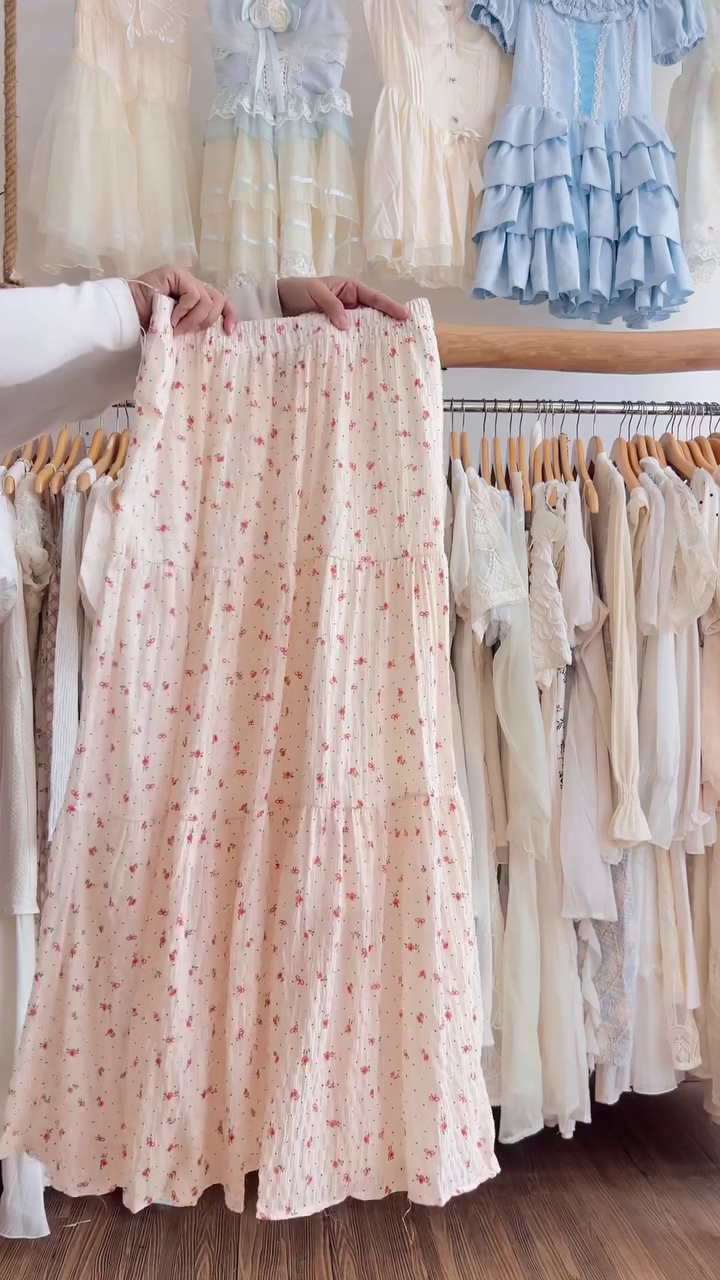 Romantic Elegance Redefined: The Pink Floral Tiered Maxi Skirt You’ll Live In