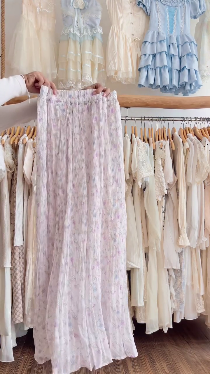 Romantic Elegance Redefined: The Pink Floral Tiered Maxi Skirt You’ll Live In
