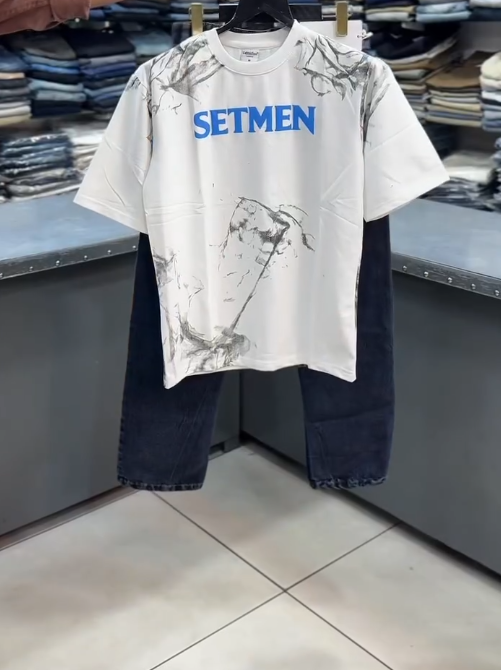 Minimal Edge Statement: White Crew Neck T-Shirt with SETMEN Graphic & Abstract Detailing