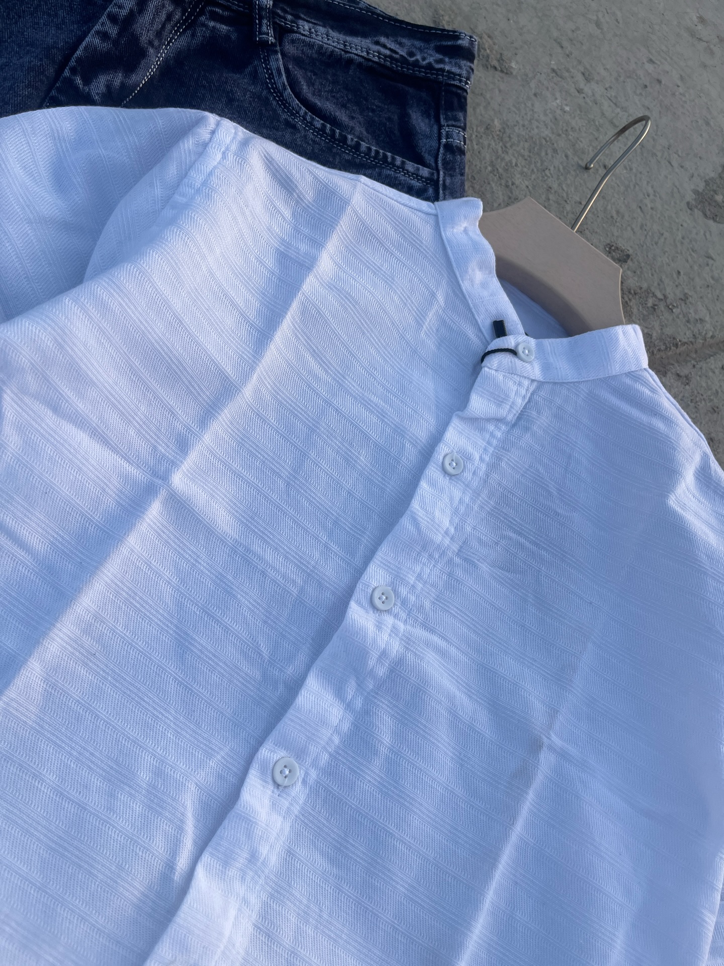 Effortless Smart Casual: Brown Mandarin Collar Shirt with White Jeans Set